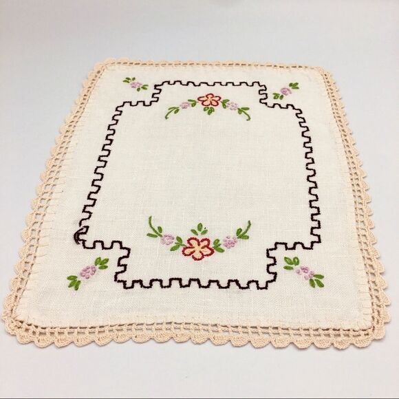Vintage Floral Embroidered Crochet Lace Trim Linen Doily Rectangle Dresser Scarf - Picture 13 of 14